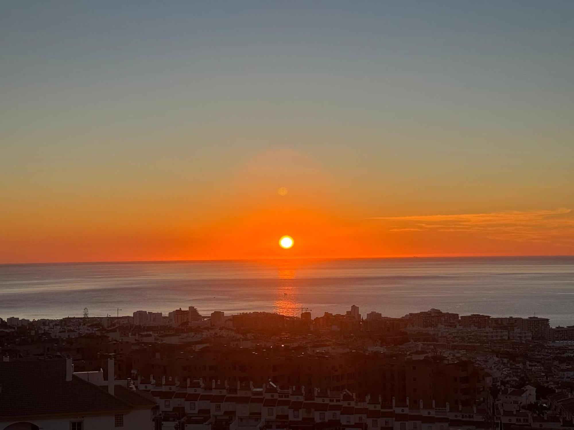 Peaceful Studio With Amazing Sea Views And Free Parking Benalmádena Buitenkant foto